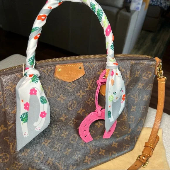 Cat Twilly Set & Lucky Horseshoe Charm - Picture 4 of 13